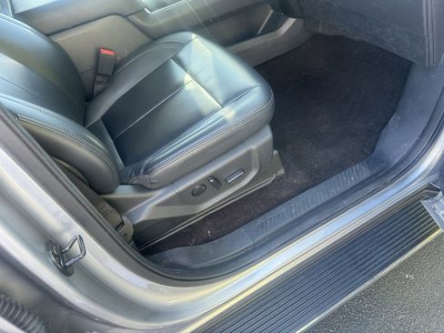 Used 2023 Ford Expedition XLT image 18