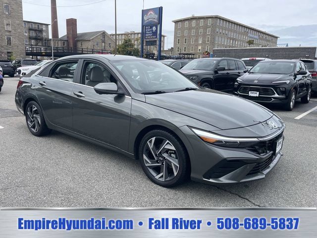 Used 2024 Hyundai Elantra Limited FWD image 2