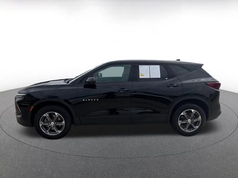 Used 2025 Chevrolet Blazer LT FWD image 9