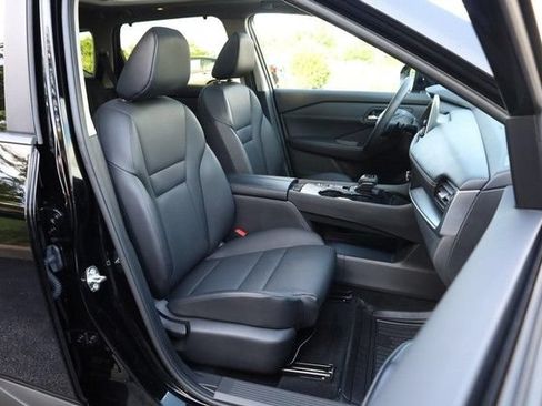 Certified 2025 Nissan Rogue SV w/ SV Premium Package FWD image 26