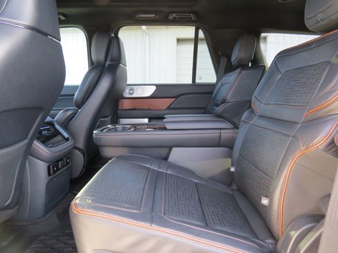 Used 2024 Lincoln Navigator Black Label image 17