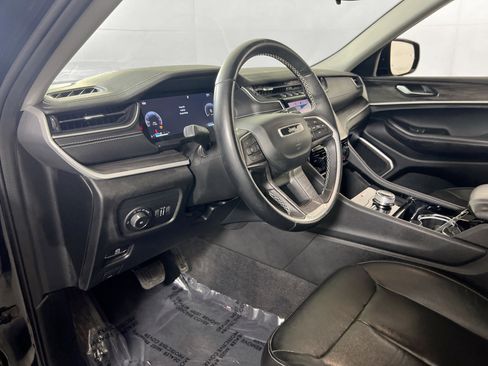 Used 2022 Jeep Grand Cherokee Limited image 9