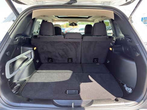 Used 2015 Jeep Cherokee Latitude w/ Comfort/Convenience Group AWD/4WD image 38