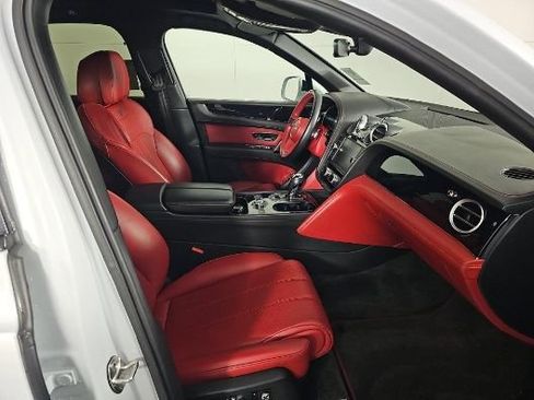 Used 2019 Bentley Bentayga image 4