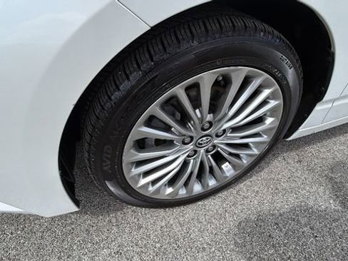 Used 2019 Toyota Avalon Limited w/ Advanced Safety Package FWD image 9