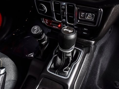 Used 2024 Jeep Wrangler Unlimited Sport AWD/4WD image 31