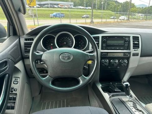 Used 2007 Toyota 4Runner SR5 AWD/4WD image 13
