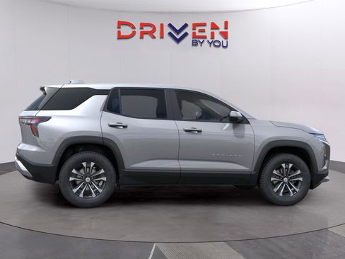 New 2026 Chevrolet Equinox LT image 4