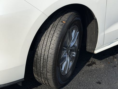 Certified 2024 Toyota Sienna XLE FWD image 11