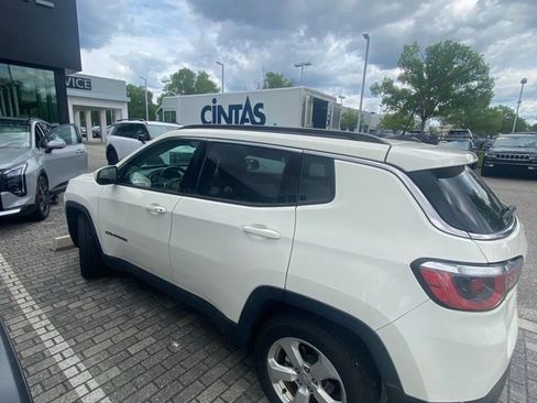 Used 2018 Jeep Compass Latitude w/ Popular Equipment Group FWD image 9