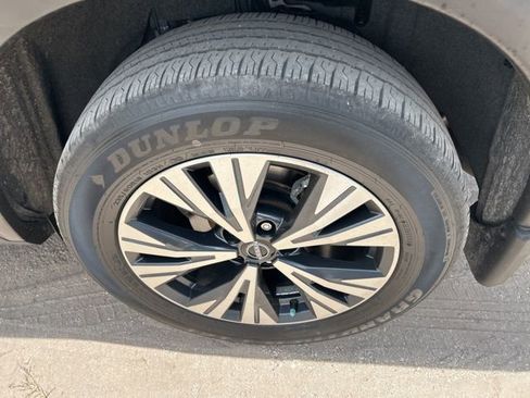 Used 2023 Nissan Rogue SV image 19