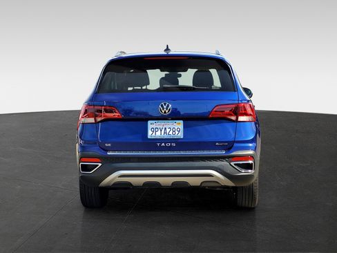 Used 2024 Volkswagen Taos SE w/ Panoramic Sunroof Package image 5