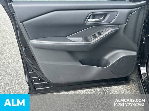 Used 2025 Nissan Rogue SV FWD image 11