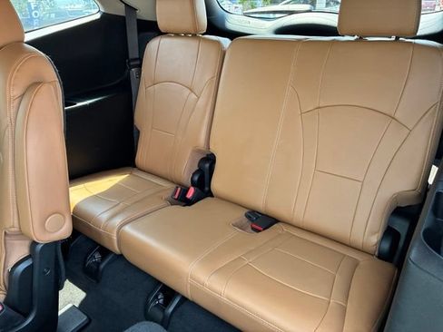 Used 2019 Buick Enclave Premium w/ Experience Buick Package FWD image 15