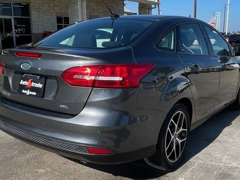 Used 2017 Ford Focus SEL image 4