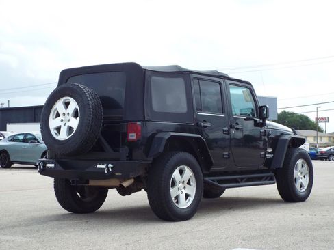 Used 2010 Jeep Wrangler Unlimited Sahara AWD/4WD image 6