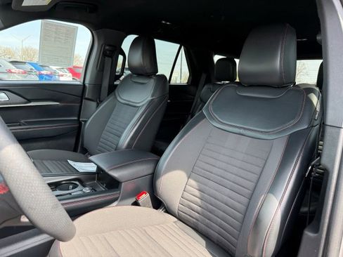 Certified 2025 Ford Explorer ST-Line w/ ST-Line Street Pack AWD/4WD image 17