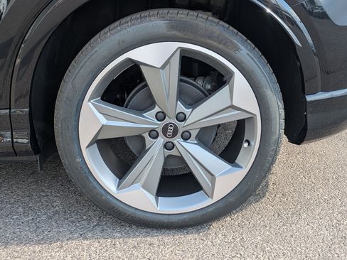 New 2025 Audi Q4 e-tron Prestige image 16