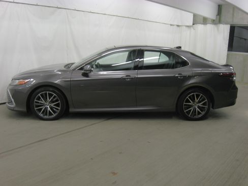 Used 2023 Toyota Camry XLE image 25