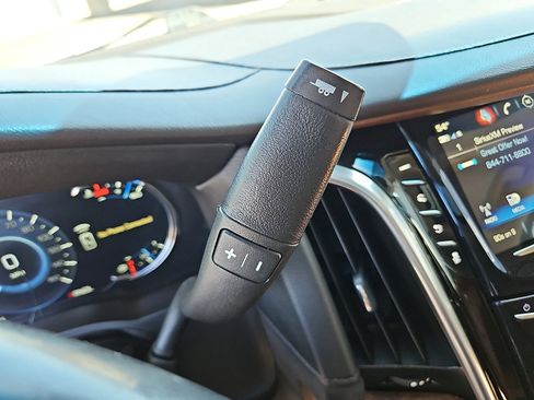 Used 2020 Cadillac Escalade ESV Premium Luxury image 18