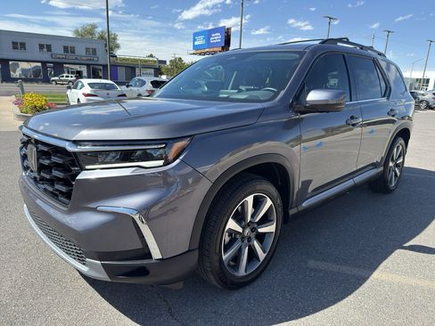 Used 2025 Honda Pilot Elite image 3