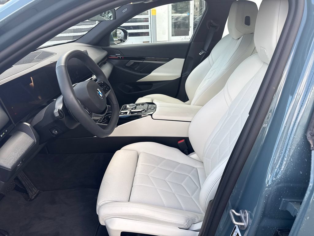 Certified 2025 BMW 530i xDrive w/ Executive Package AWD/4WD image 9