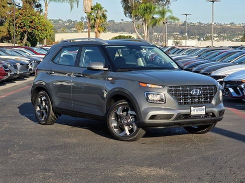 New 2025 Hyundai Venue SEL image 2