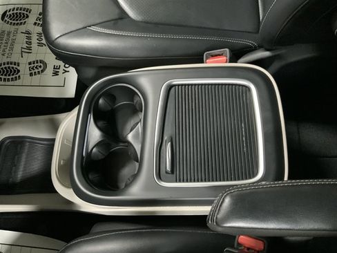 Used 2024 Chrysler Pacifica Touring-L FWD image 40