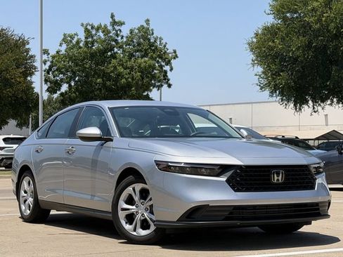 Used 2025 Honda Accord LX image 2