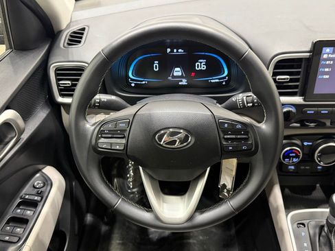 Used 2023 Hyundai Venue SEL image 27