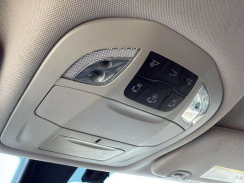 Used 2020 Chrysler Voyager Lxi image 33