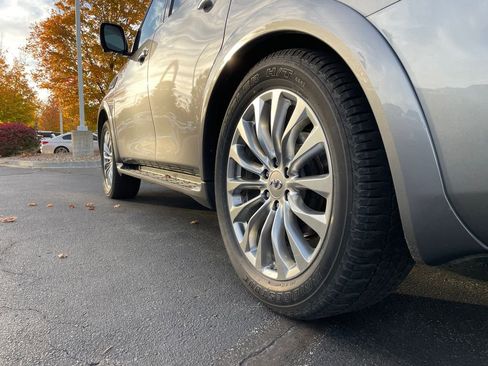 Used 2017 INFINITI QX80 4WD w/ Driver Assistance Package image 3