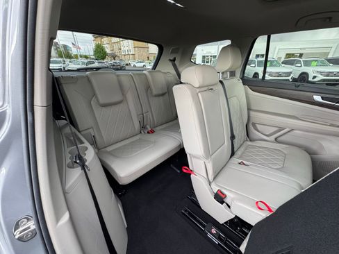 Used 2024 Volkswagen Atlas SEL Premium R-Line image 24