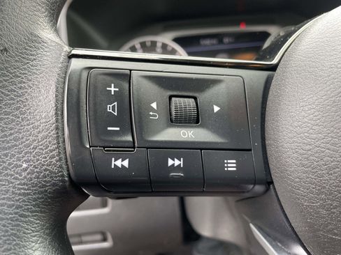 Used 2023 Nissan Rogue SV FWD image 9