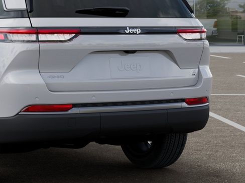 New 2026 Jeep Grand Cherokee Limited AWD/4WD image 13