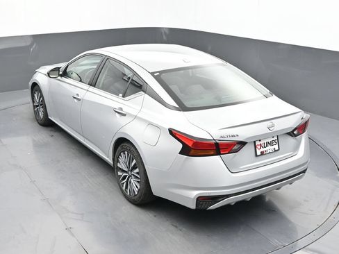 Used 2024 Nissan Altima 2.5 SV FWD image 30
