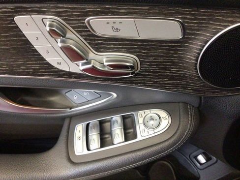 Used 2019 Mercedes-Benz C 300 Sedan w/ Premium Package image 18