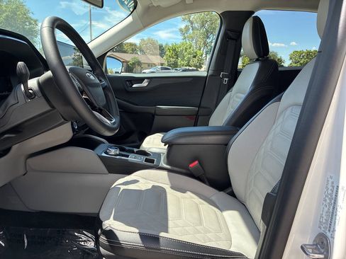 Used 2023 Ford Escape Platinum w/ Premium Technology Package AWD/4WD image 7