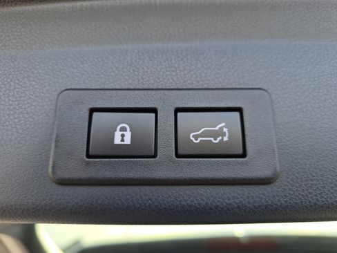 Used 2021 Subaru Ascent Premium w/ Convenience Package image 16