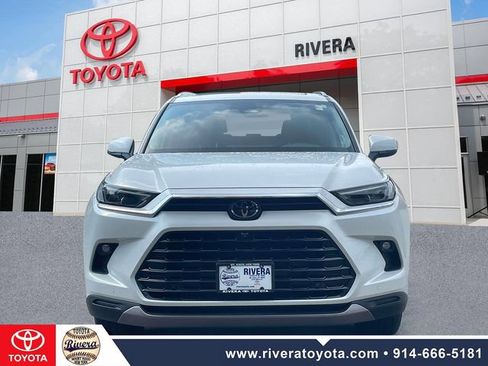 Certified 2024 Toyota Grand Highlander AWD image 2