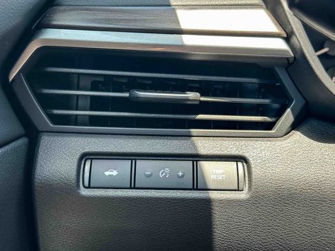 Used 2025 Nissan Altima 2.5 SV FWD image 34