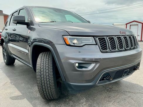 Used 2017 Jeep Grand Cherokee Trailhawk w/ Trailhawk Luxury Group AWD/4WD image 2