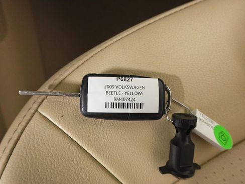 Used 2009 Volkswagen Beetle S image 25