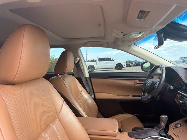 Used 2016 Lexus ES 350 w/ Luxury Package w/Wood Trim FWD image 8