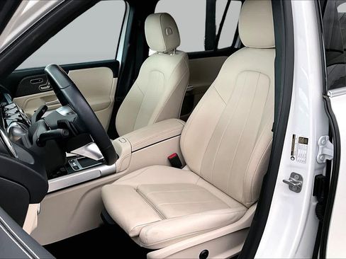 Used 2025 Mercedes-Benz GLB 250 image 8