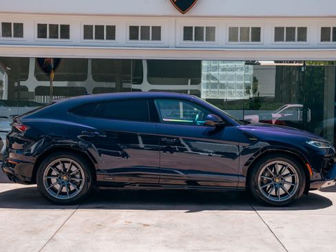Used 2025 Lamborghini Urus SE AWD/4WD image 2