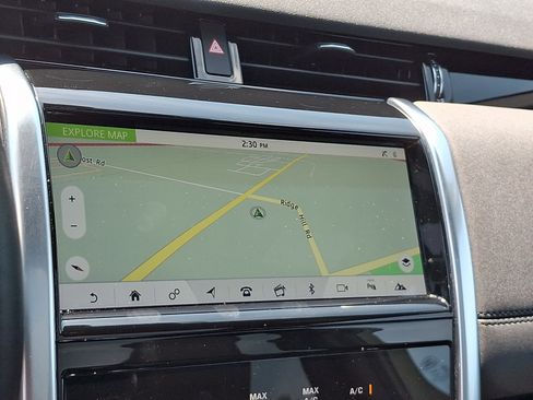 Used 2020 Land Rover Discovery Sport SE AWD/4WD image 18