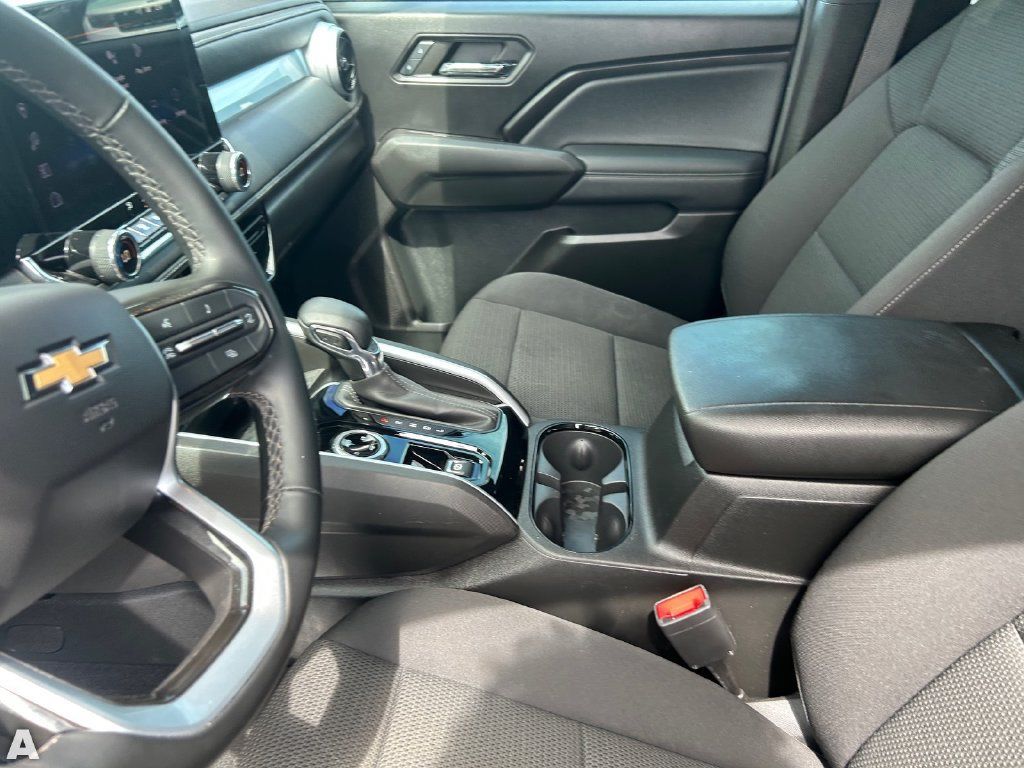 Used 2024 Chevrolet Colorado LT w/ LT Convenience Package AWD/4WD image 17