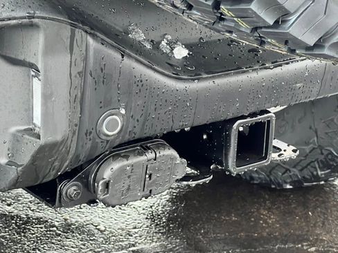 Used 2025 Ford Bronco Badlands image 6