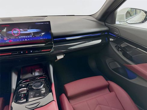 New 2026 BMW 530i xDrive w/ Premium Package image 25